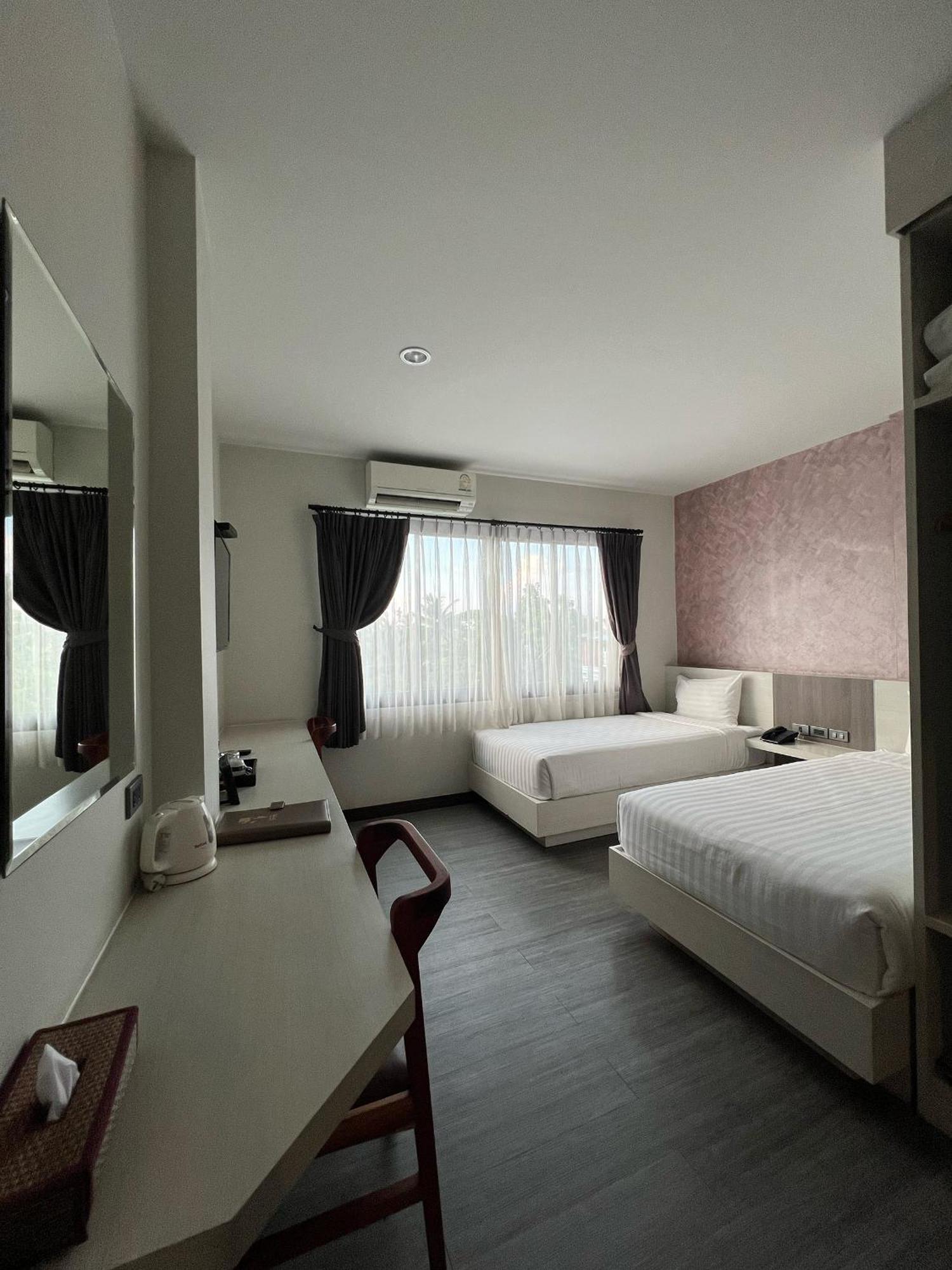 Socool Grand Hotel Nang Rong Buitenkant foto